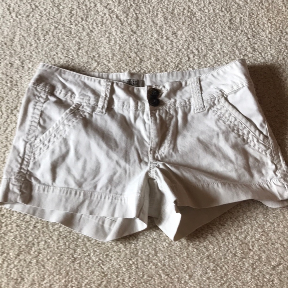 BKE KHAKI SHORTS SIZE 26- lower rise